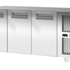Холодильные столы Полаир TM3GN-GC без столе. объединяют функции среднетемпературного шкафа и рабочей поверхности, что позволяет оптимизировать пространство и ускорить работу персонала. Многофункциональность делает среднетемпературный стол Полаир отличным
